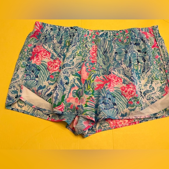 Lilly Pulitzer Pants - Lilly Pulitzer Luxletic Ocean Trail Shorts sz XL